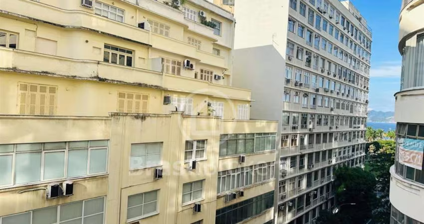 Apartamento reformado no Flamengo com vaga