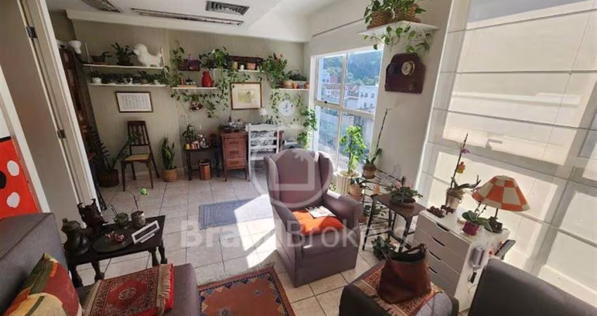 Sala comercial de 30m² em prédio moderno com vaga de garagem