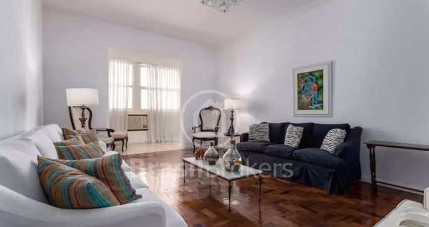 Apartamento reformado de 3 quartos, 1 suíte e 1 vaga em Copacabana
