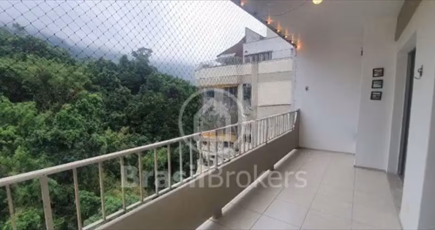Rua humaitá, apartamento 2 quartos, sendo 1 suíte, 2 vagas de garagem e varandão com vista para o cristo