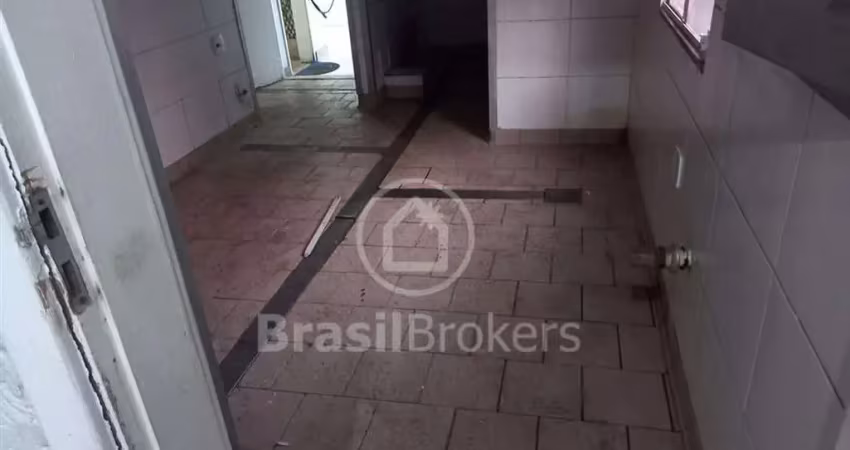 Apartamento de frente, vista livre. sala 2 quartos e dependência.
