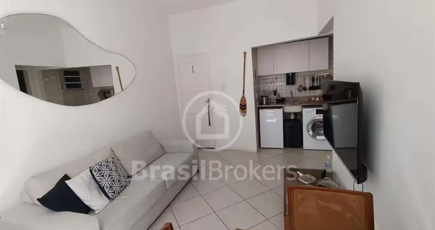 Espetacular apartamento de quarto e sala porteira fechada no leme à 5 minutos da praia