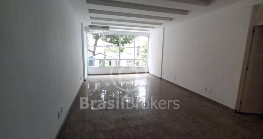 AMPLO APARTAMENTO COM 161M2, 3 QUARTOS, 1 SUITE EM COPACABANA