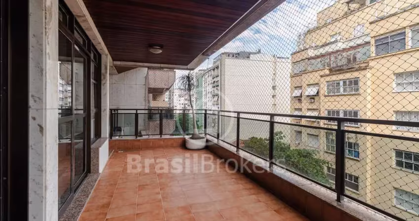 Apartamento 3 quartos com varanda e 2 vagas em copacabana