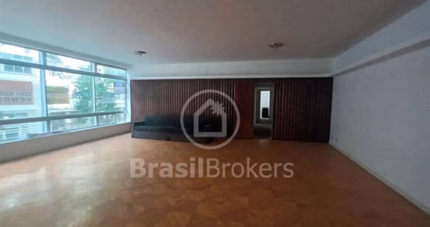 AMPLO APARTAMENTO COM 3 QUARTOS, 1 SUITE EM COPACABANA