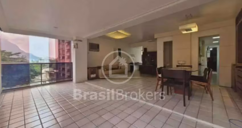 Descubra seu paraíso na gávea: apartamento com varandão e 3 quartos com vista espetacular!