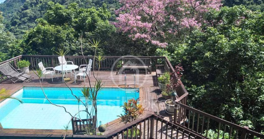 Casa tropical com estilo Balinês em São Conrado, com vista espetacular para a Pedra da Gávea !