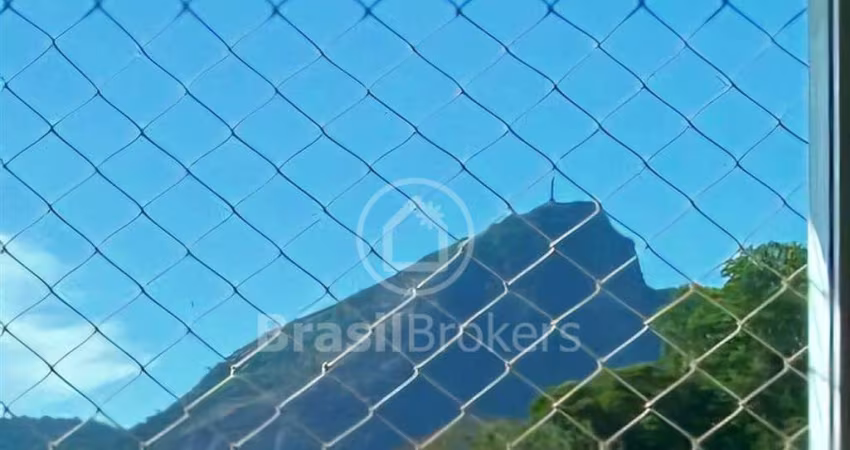 Apartamento 3 qts. reformado em andar alto com vistão livre para muito verde, Lagoa, Cristo