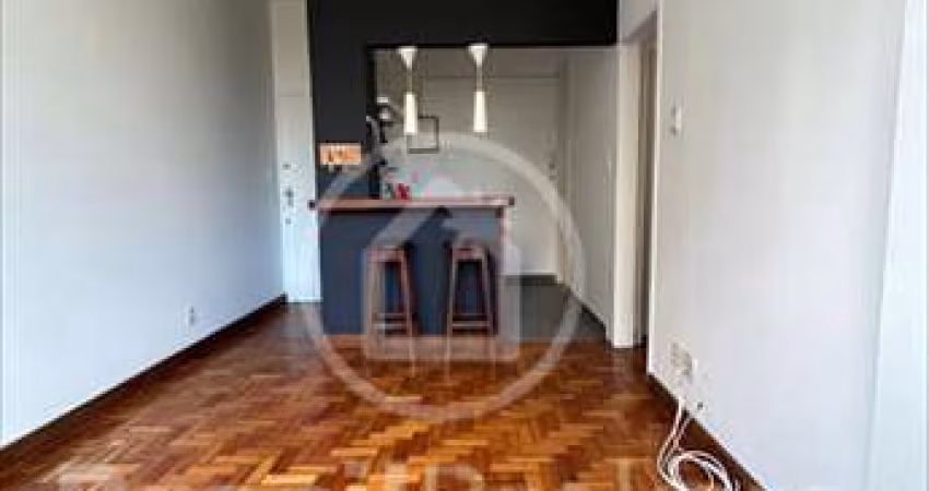Leblon, Posto 11 ! Andar alto, pronto para morar com sala, 2 quartos e dependências, com 1 vaga !