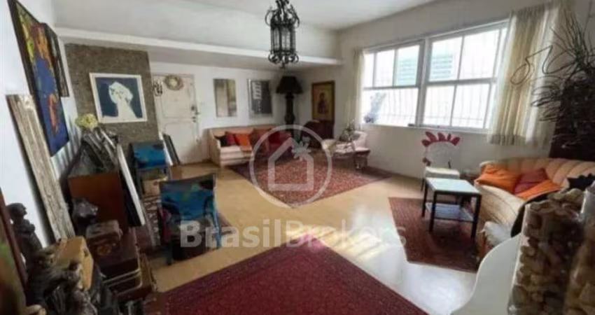 Leblon, 121 m², amplo, sala, 3 quartos e 1 vaga ! Frente com vista livre !