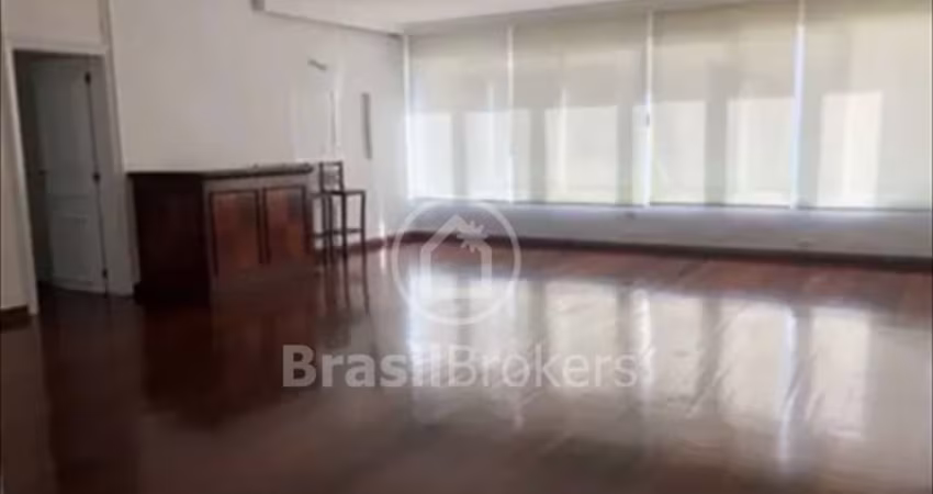 Avenida Delfim Moreira, 160 m², 3 quartos, com 2 vagas.