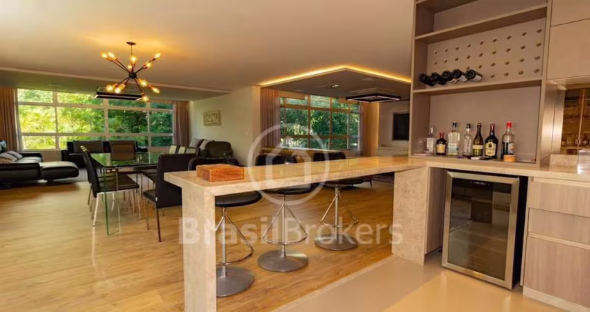 Leblon, Alto Luxo, original 4 quartos, 260m2, 2 vagas, predio com infra e portaria 24h