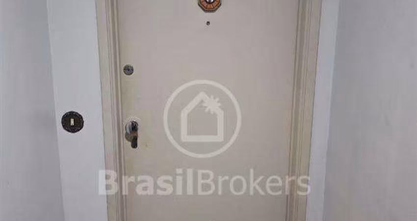 Apartamento de 3 quartos com vaga de garagem.