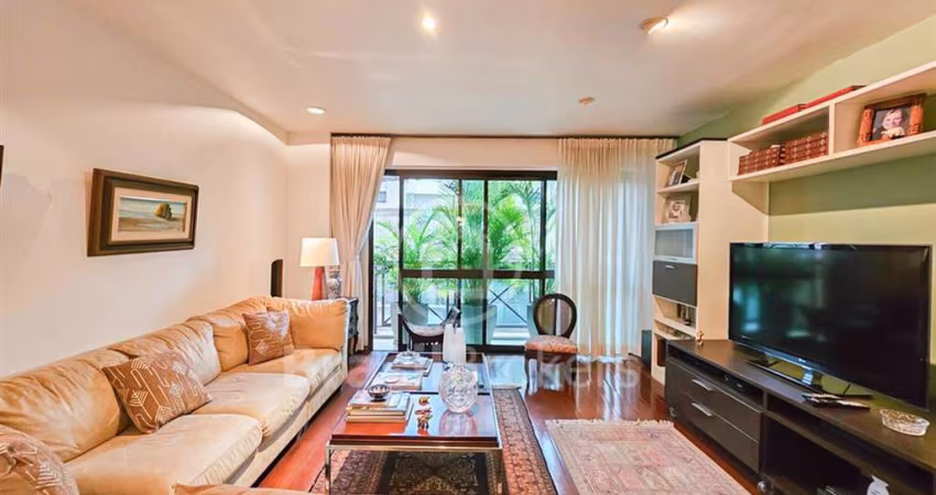 Apartamento com 2 varandas, 4 quartos, 2 suítes e 3 vagas, em prédio de altíssimo padrão, na Epitácio Pessoa !