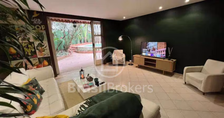 Apartamento Garden com pátio externo privativo, piscina, deck, jardim e churrasqueira.