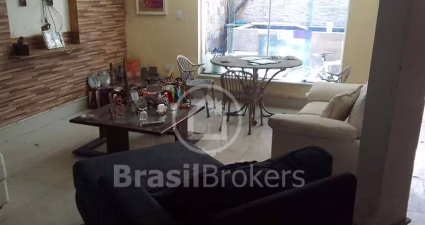 Casa com 5 Quartos à venda, 250m² - Laranjeiras