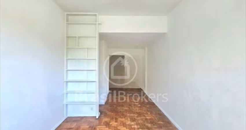 Apartamento com 2 Quartos e 1 banheiro à Venda, 63 m² por R$ 900.000