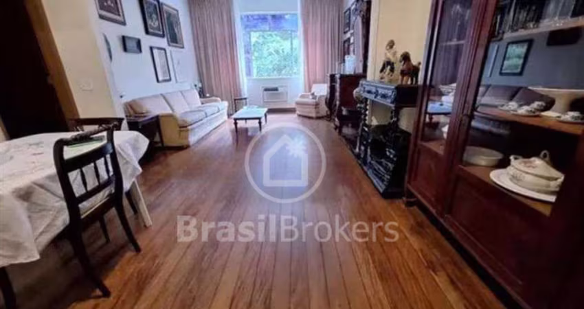 Apartamento com 4 Quartos e 3 banheiros à Venda, 132 m² por R$ 2.300.000