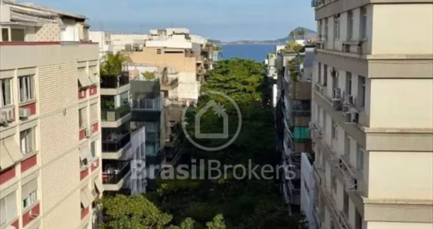 Cobertura linear com 4 quartos a venda no Leblon