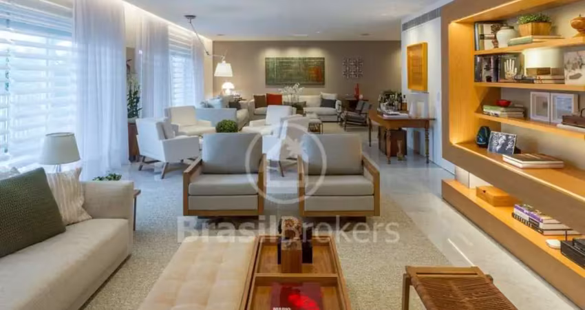 Apartamento luxo, reformado por arquiteto, semimobiliado, com 335 metros quadrados e finamente reformado,  à venda no Leblon!
