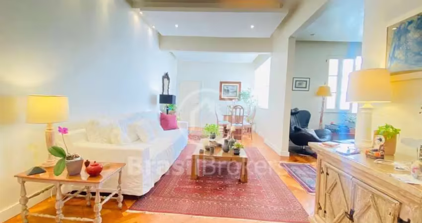 Ipanema é um dos bairros mais exclusivos da cidade. apartamento original três transformado para 2 quartos. (fácil reverter))