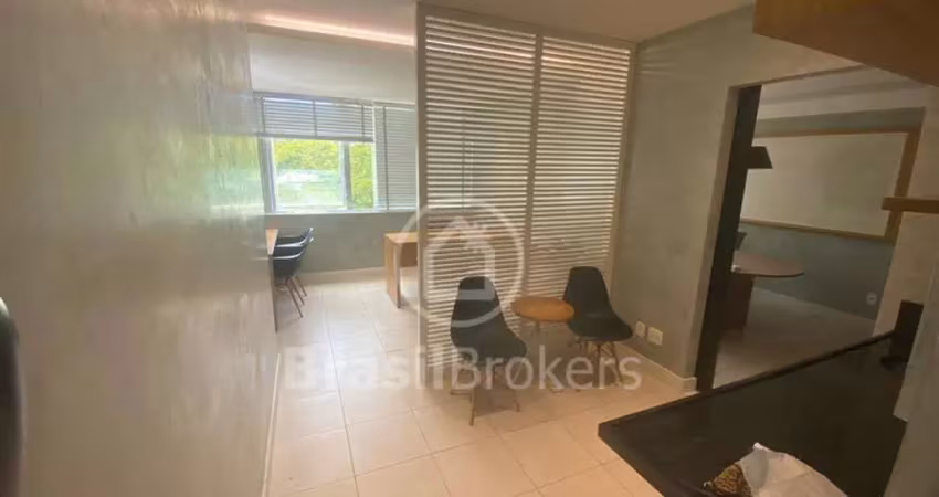 Sala comercial à venda com 47,00m², copa e 2 lavabos em barra da tijuca