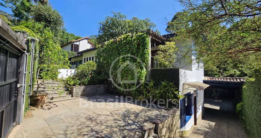 Casa de Condomínio 4 quartos, sendo 2 suítes