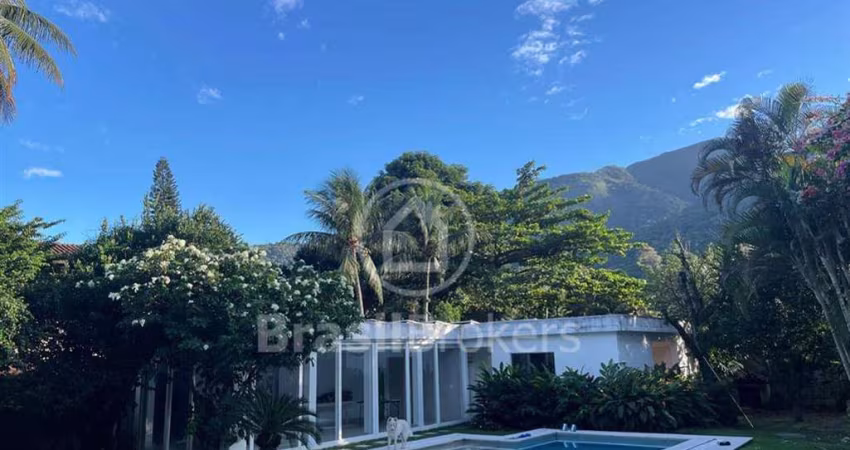Mansão Exclusiva no Itanhangá – 531m² de Luxo e Conforto