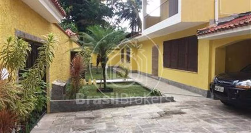 Casa com 743,00m² em Itanhangá.