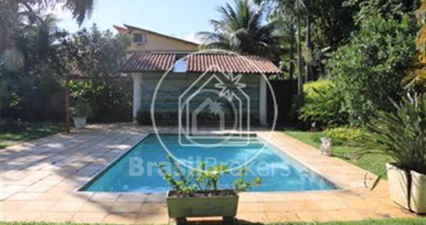 Casa em condomínio à venda com 1200m² e 5 quartos em Recreio dos Bandeirantes