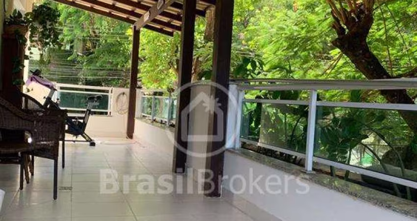 Casa Condomínio 4 quartos com Piscina, Luxo.