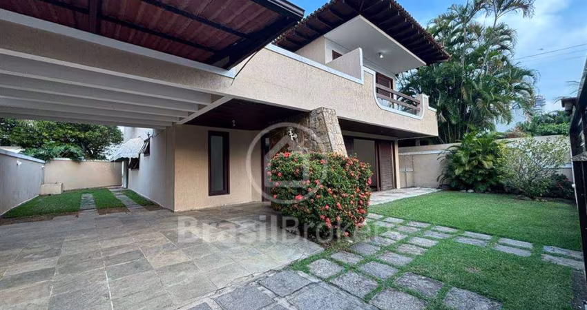 Casa no Condominio Santa Lucia - Barra da Tijuca com 471 m2.