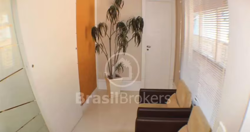 Sala comercial - 3 salas juntas mobilhada próxima ao mar e estacionamento pra clientes