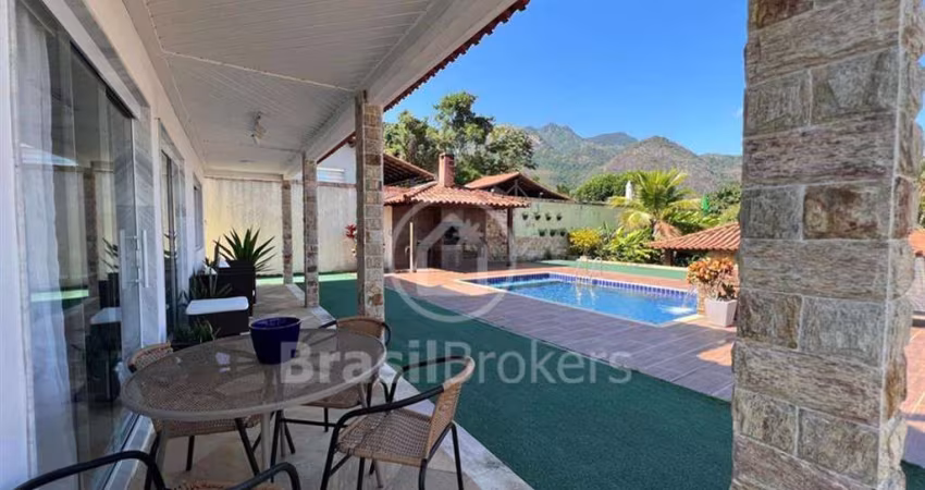 Casa com 363m² e 4 quartos na Freguesia - Jpa
