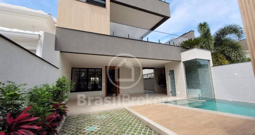 Casa de Condomínio à venda com 469,00m² e 4 quartos em Recreio dos Bandeirantes, Rio de Janeiro - rj