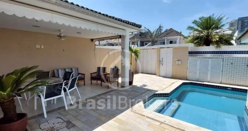 Casa de Condomínio à venda com 260,00m² e 4 quartos em Recreio dos Bandeirantes, Rio de Janeiro - rj