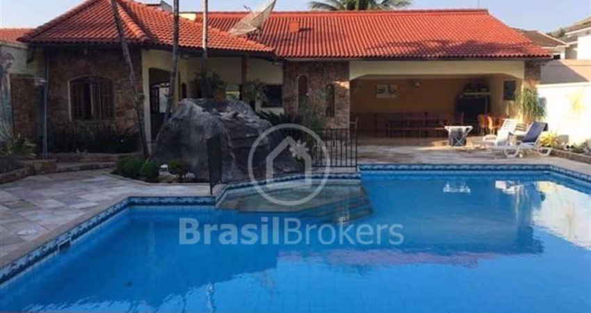 Casa de Condomínio à venda com 600,00m² e 4 quartos em Jacarepaguá, Rio de Janeiro - rj