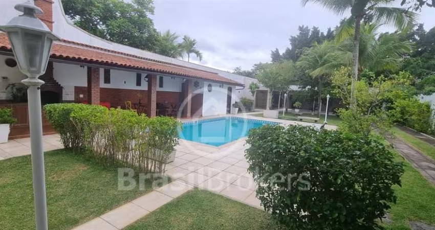 Casa em Excelente Condomínio