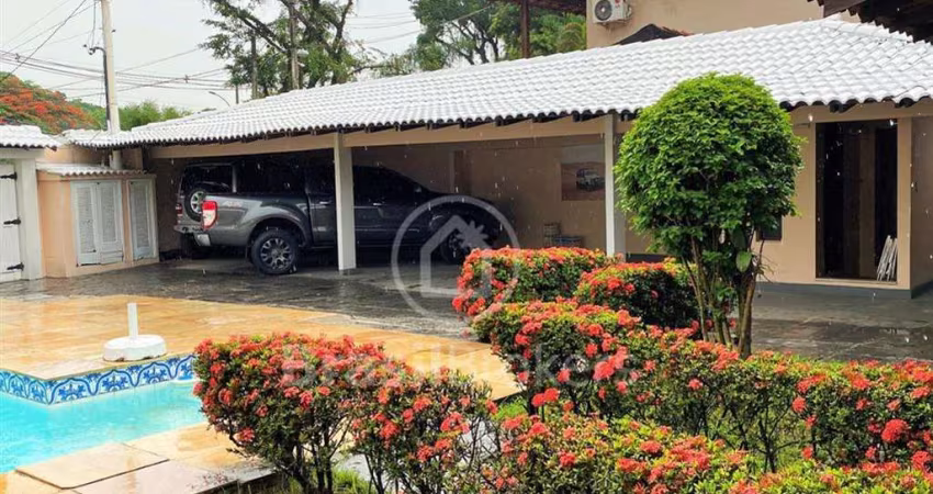 Casa de Condomínio à venda com 638,00m² e 8 quartos em Jacarepaguá, Rio de Janeiro - rj