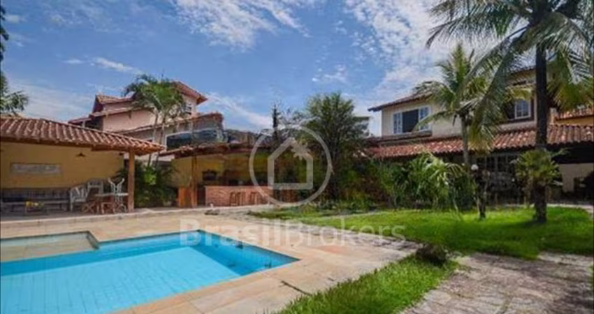 Espetacular casa em condomínio de 4 quartos na Barra no Village Marapendi