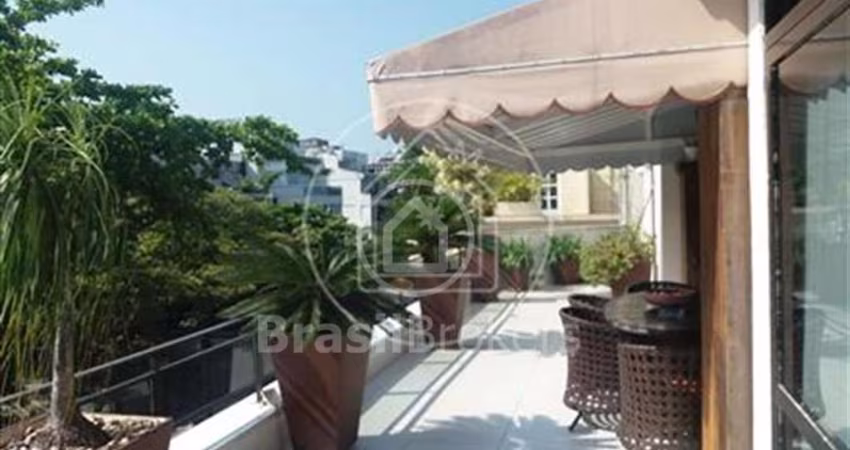 CONDOMINIO DO EDIFICIO FLAMBOYANT - Cobertura Triplex 5 quartos, sendo 4 suítes