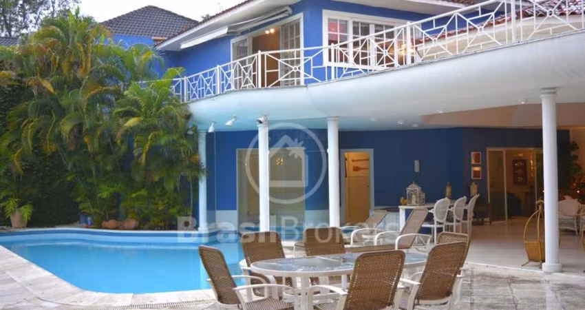 Casa de Condomínio 7 quartos, sendo 5 suítes