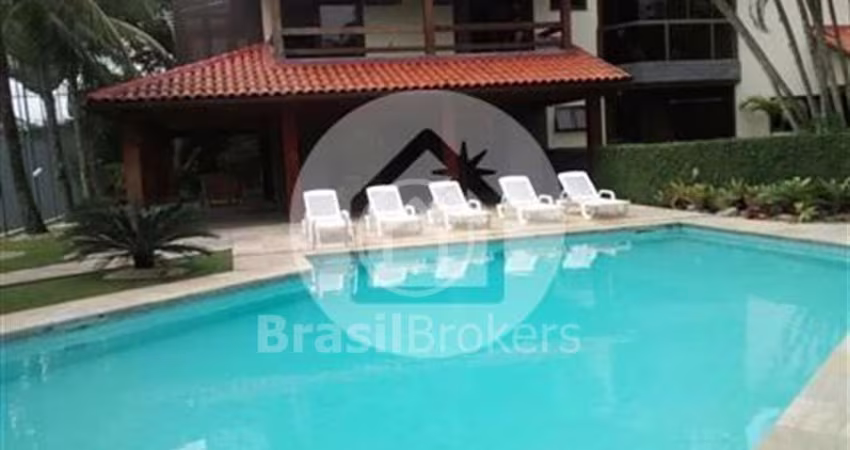 Casa de Condomínio 6 quartos, sendo 4 suítes