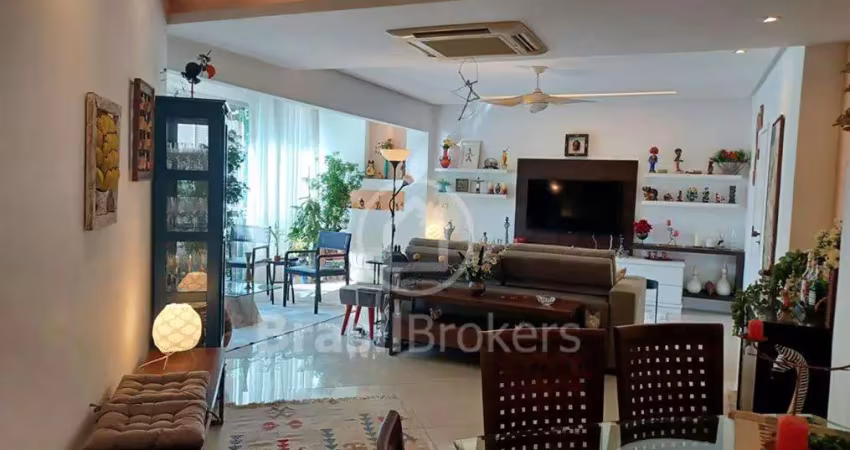 Apartamento reformado - 3 quartos com 2 suítes no Jardim Oceânico