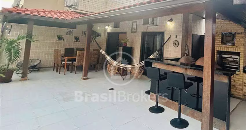 Cobertura linear, 3 quartos, 1 suite, 260m2, 2 vagas.