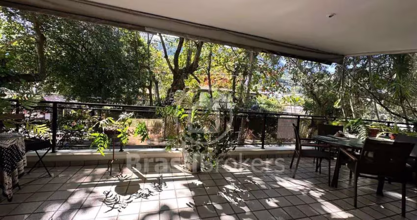 Barra da tijuca - 146m² com 3 quartos, 1 suíte, 2 vagas de garagem e varandão