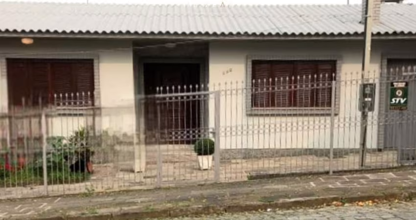 Casa para Venda em Caxias do Sul, Petrópolis, 3 dormitórios, 2 banheiros