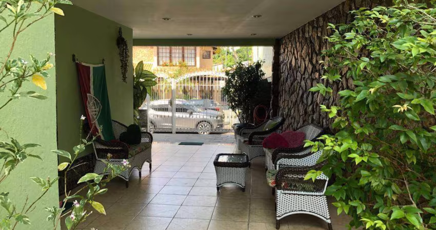 Suntuosa residencia, 04 quartos,melhor condomínio do Valqueire