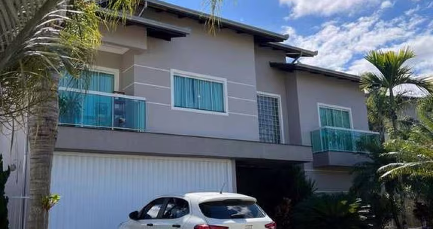 Casa de 340 m2 mobiliado c/ 3 dorm. no Caledônia