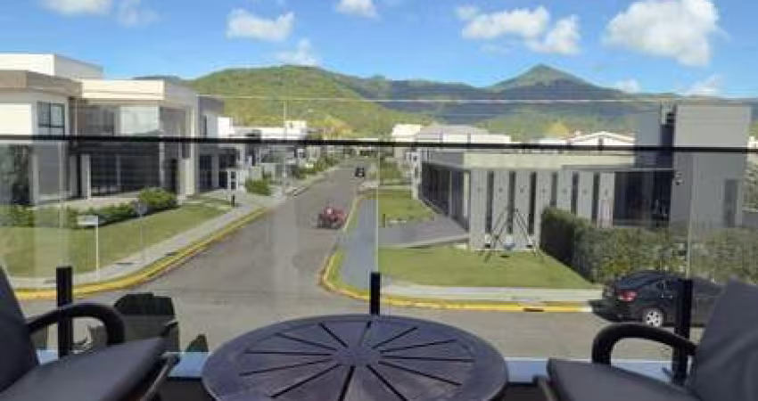 Casa de 280 m2 mobiliada c/ 3 suítes + piscina no Caledônia